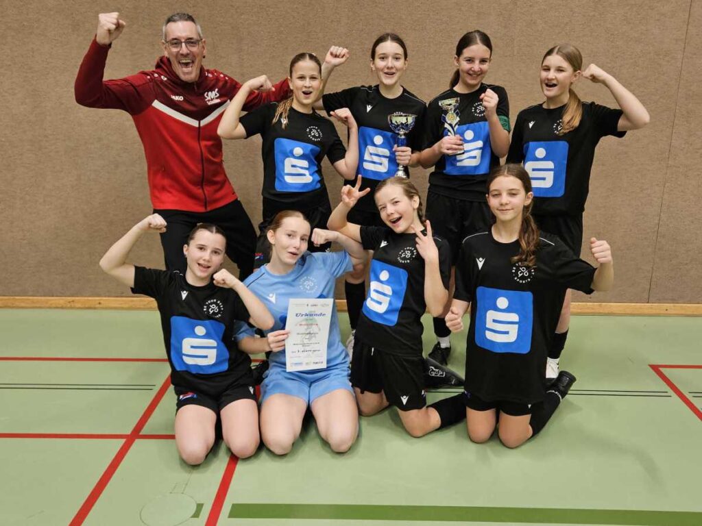 Unser Fußballmädchenteam steht im Landesfinale!